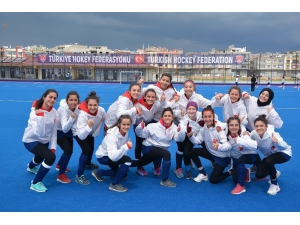 Kadınlar Hokey Türkiye Süper Ligi Dolu Dizgin Devam Ediyor