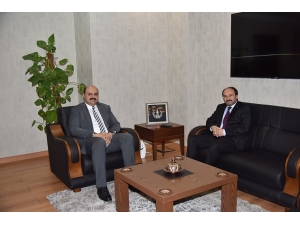 Rektör Prof.dr. Çakmak’tan Başkan Orhan’a Hayırlı Olsun Ziyareti