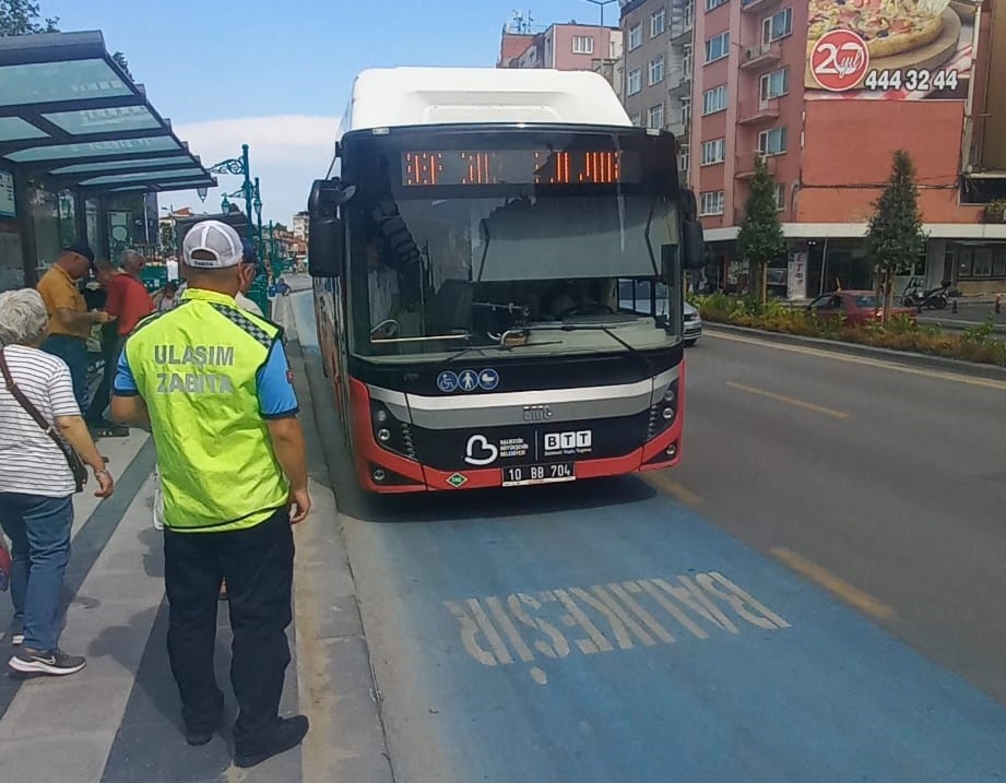 buyuksehir-ekipleri-guvenli-ve-konforlu-ulasim-icin-sahada