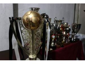 Manisaspor’un Tarihi Kupaları 59 Bin Liraya Satıldı