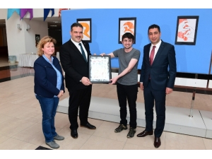 Rektör Çomaklı "Parmak Alfabesi Tasarımı Sergisi"nin Açılışını Gerçekleştirdi