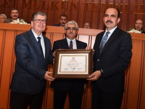 Başkan Altay Ve İlçe Belediye Başkanları Mazbatalarını Aldı