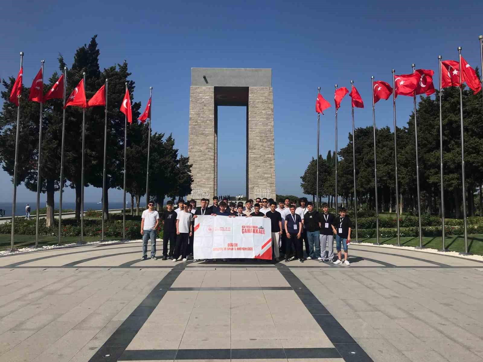 duzceli-gencler-canakkale-ruhunu-yerinde-yasadi