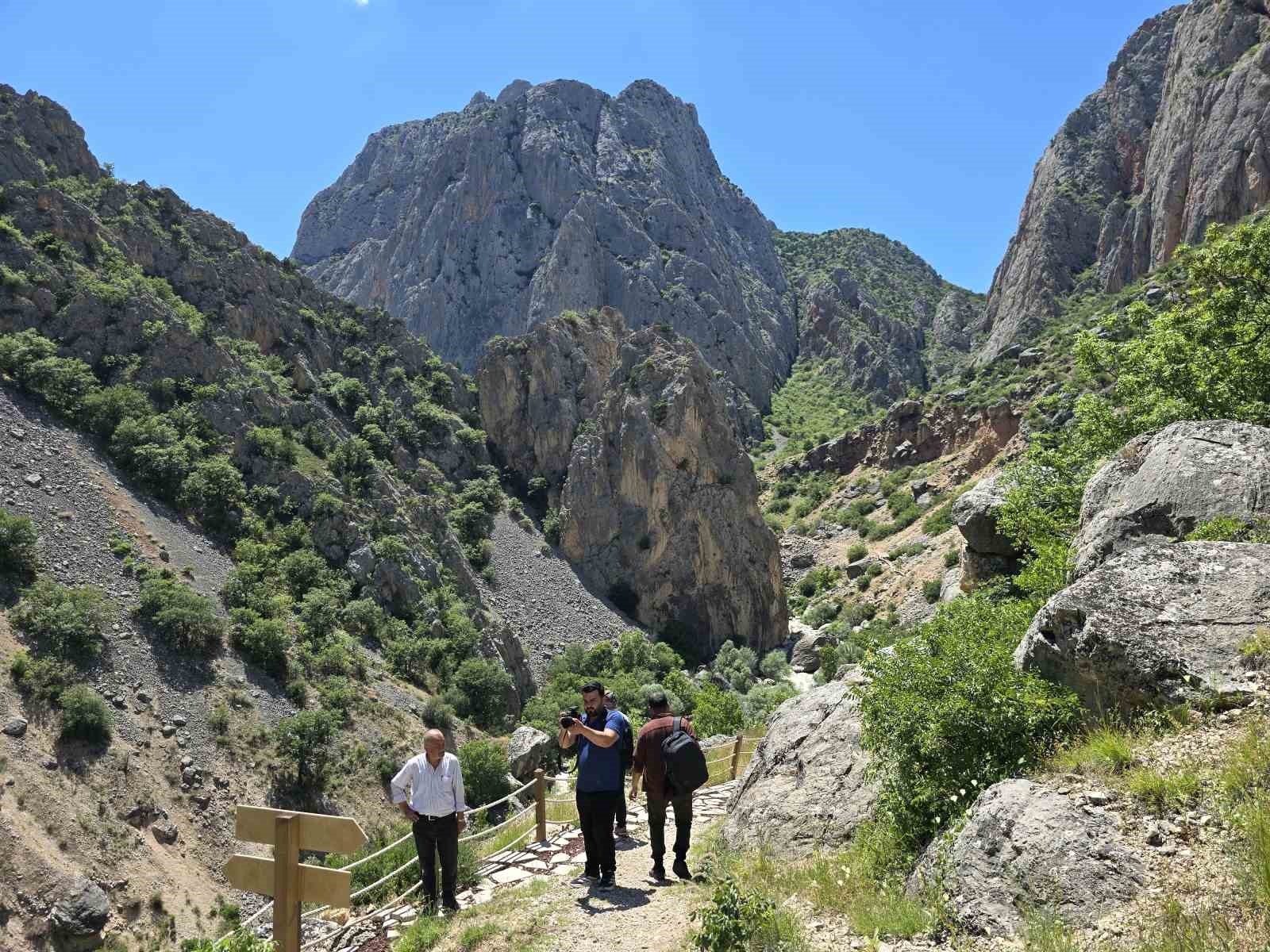 kazankaya-kanyonu-nun-daima-gezilen-ve-ziyaretci-alan-turizm-merkezi-olmasi-hedefleniyor