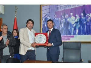 Eski İtfaiye Eri Yeni Başkan Mazbatasını Aldı