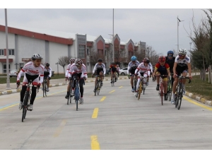 Bisikletçiler Madalyaya Doymuyor