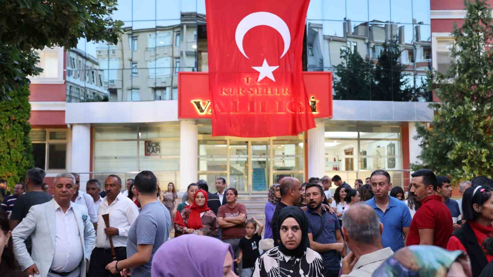 kirsehirliler-15-temmuz-un-10-yilinda-cacabey-meydani-nda-bulustu
