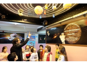 Diyarbakır’da Bir Okul Koridorlarını Da Eğitim Alanına Çevirdi