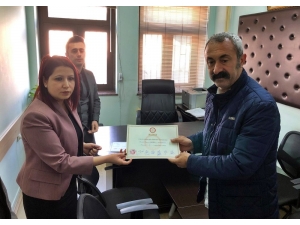 Komünist Başkan Maçoğlu, Mazbatasını Aldı