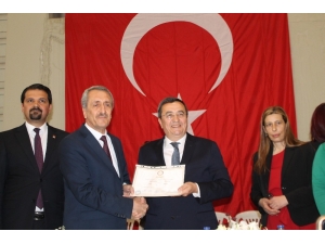 Mazbatasını Alarak İmamoğlu’na Selam Gönderdi