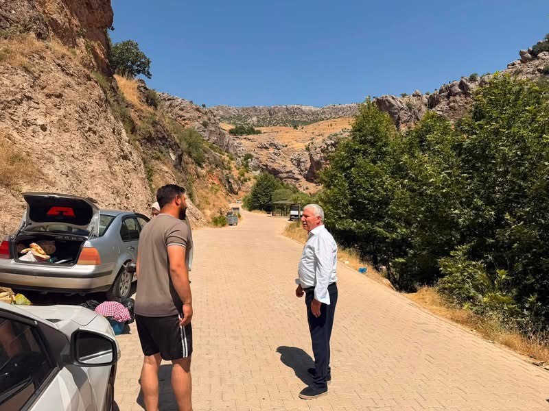 cermik-belediye-baskani-karamehmetoglu-turistlerle-bir-araya-geldi