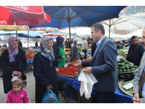 Eğirdir Kaymakamı Akdaş’dan Pazardaki Vatandaşa Bez Çanta