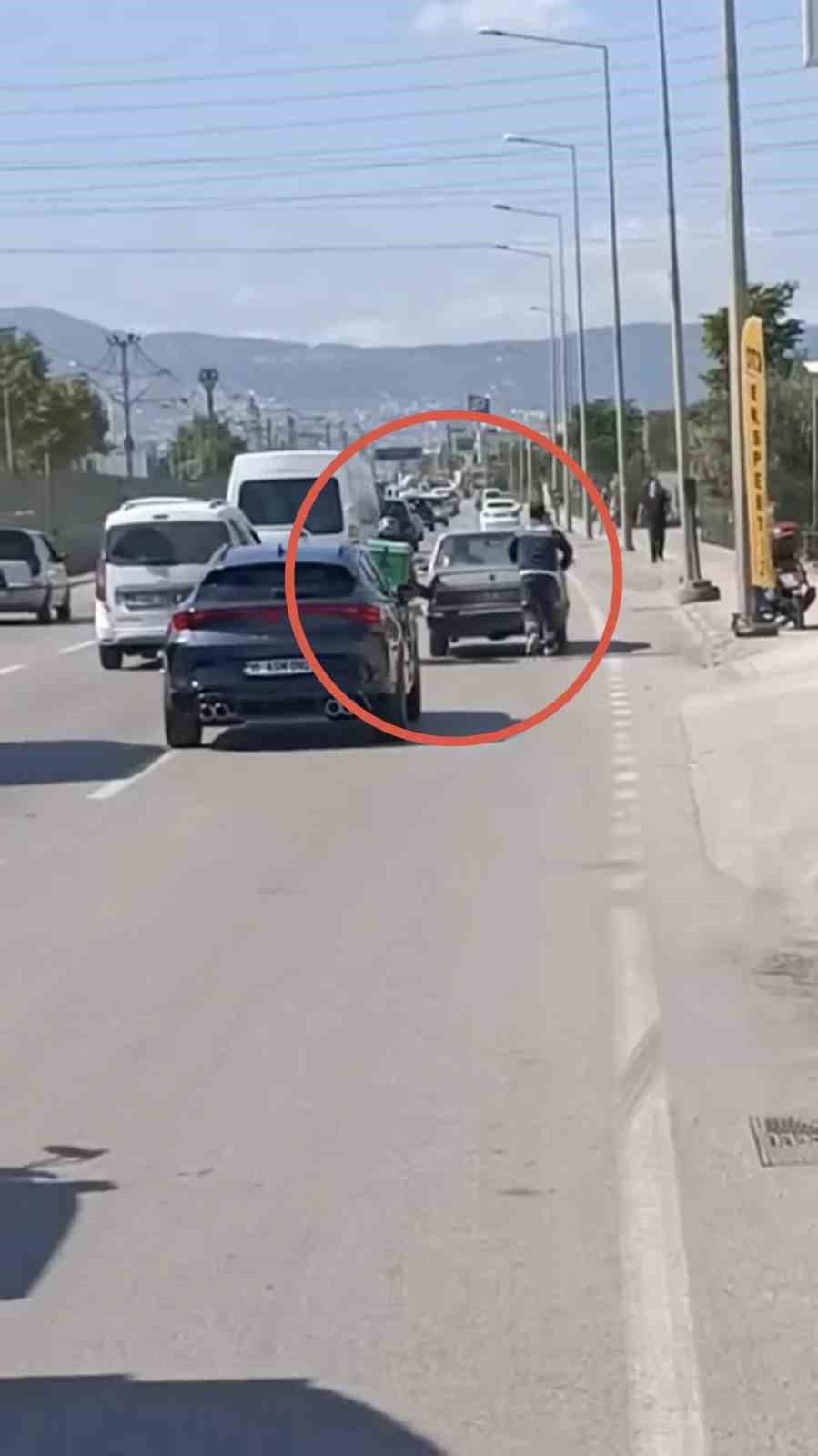 bursa-da-motokuryeden-arizalanan-otomobili-itmek-icin-ilginc-yontem