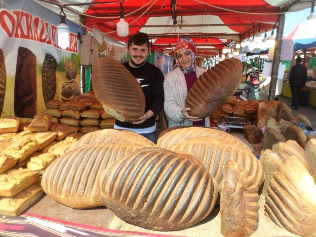 Dev Osmanlı Ekmeği, Kilosu 10 Liradan Kapış Kapış Satılıyor
