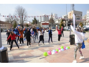 “Koşabiliyorken Koş” Projesi Kapsamında Pilates Etkinliği Yapıldı