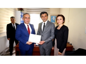 Sarıgöl Belediye Başkanı Selçuk Mazbatasını Aldı