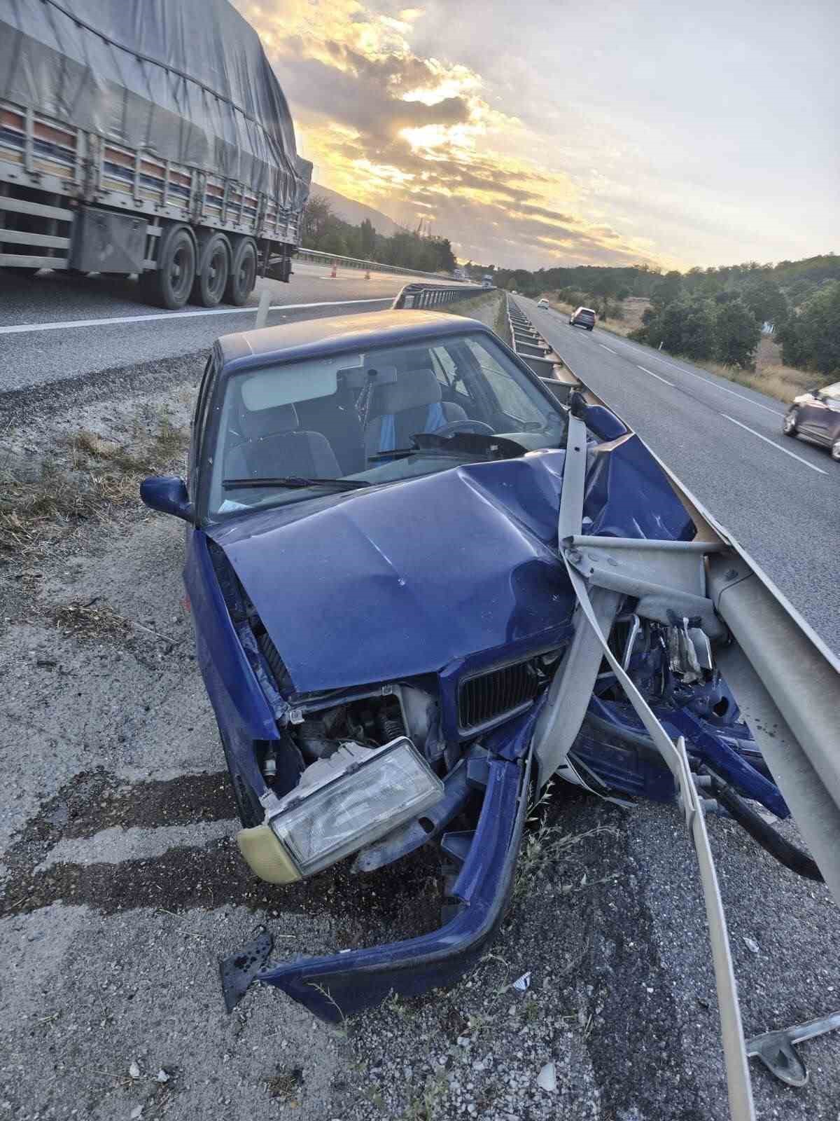 bilecik-te-otomobil-refuje-carpti-7-kisi-yaralandi