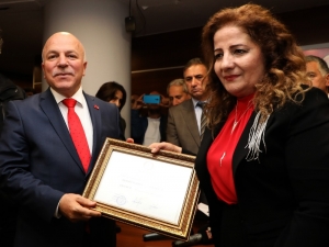 Başkan Sekmen Yoğun İlginin Gösterildiği Törende Mazbatasını Aldı