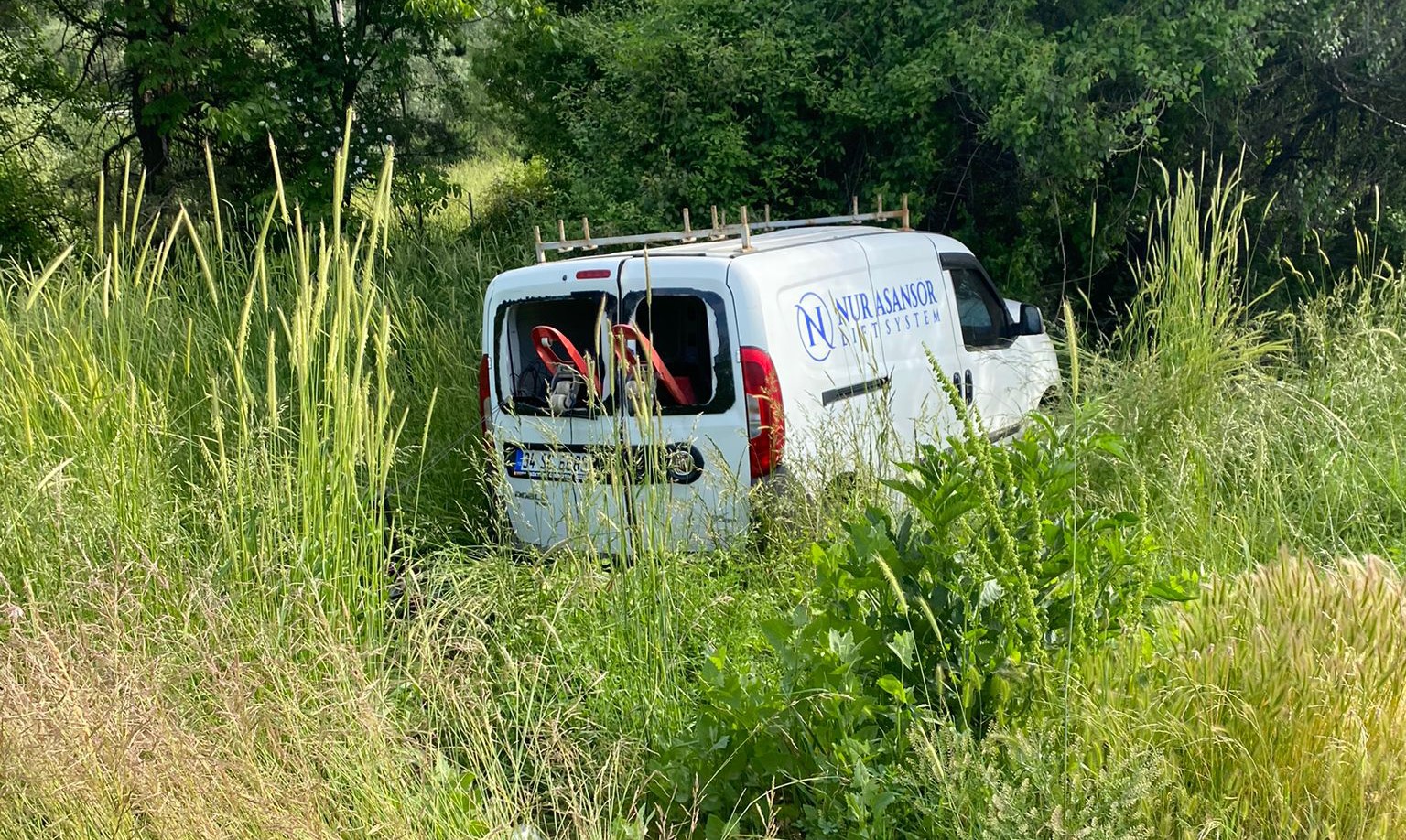 tem-in-bolu-gecisinde-minibusle-hafif-ticari-carpisti-5-yarali