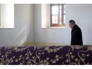 Bakan Akar’dan Kosova’da Sultan Birinci Murad Hüdavendigâr Türbesine Ziyaret