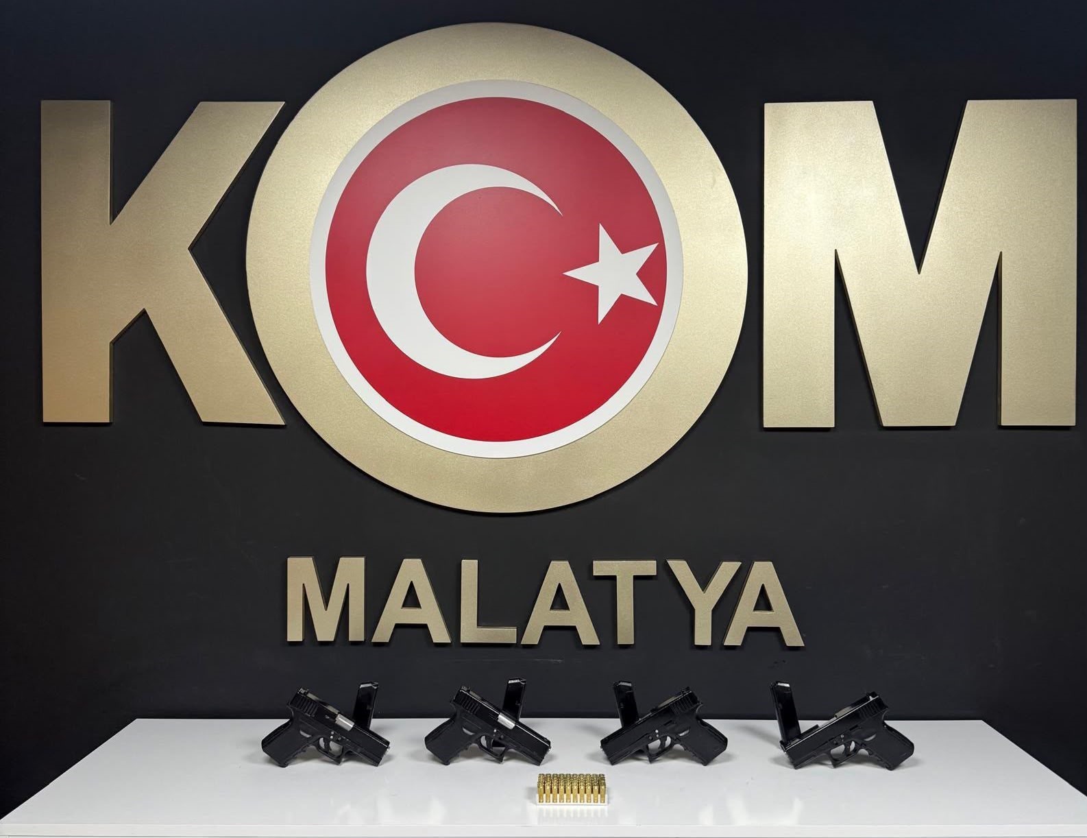 malatya-da-kom-dan-ruhsatsiz-silah-operasyonu-7-gozalti