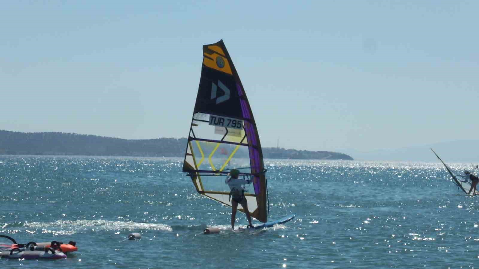 balikesir-de-windsurf-ligi-coskusu-basladi