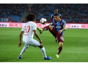 Spor Toto Süper Lig: Trabzonspor: 1 - Antalyaspor: 1 (İlk Yarı)