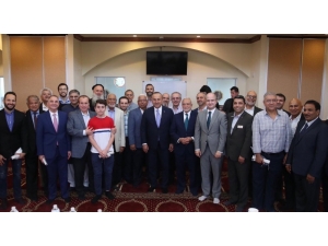 Bakan Çavuşoğlu, Abd’deki Müslüman Toplumunun Temsilcileriyle Görüştü