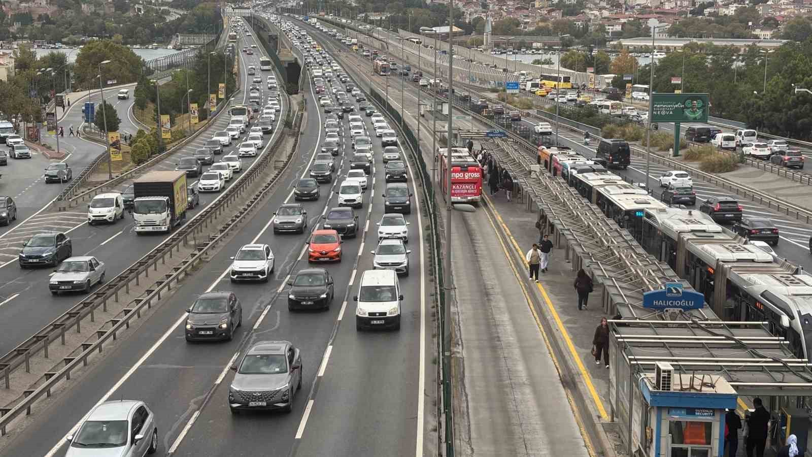 megakent-gune-trafikle-uyandi-trafik-yogunlugu-yuzde-71-e-ulasti