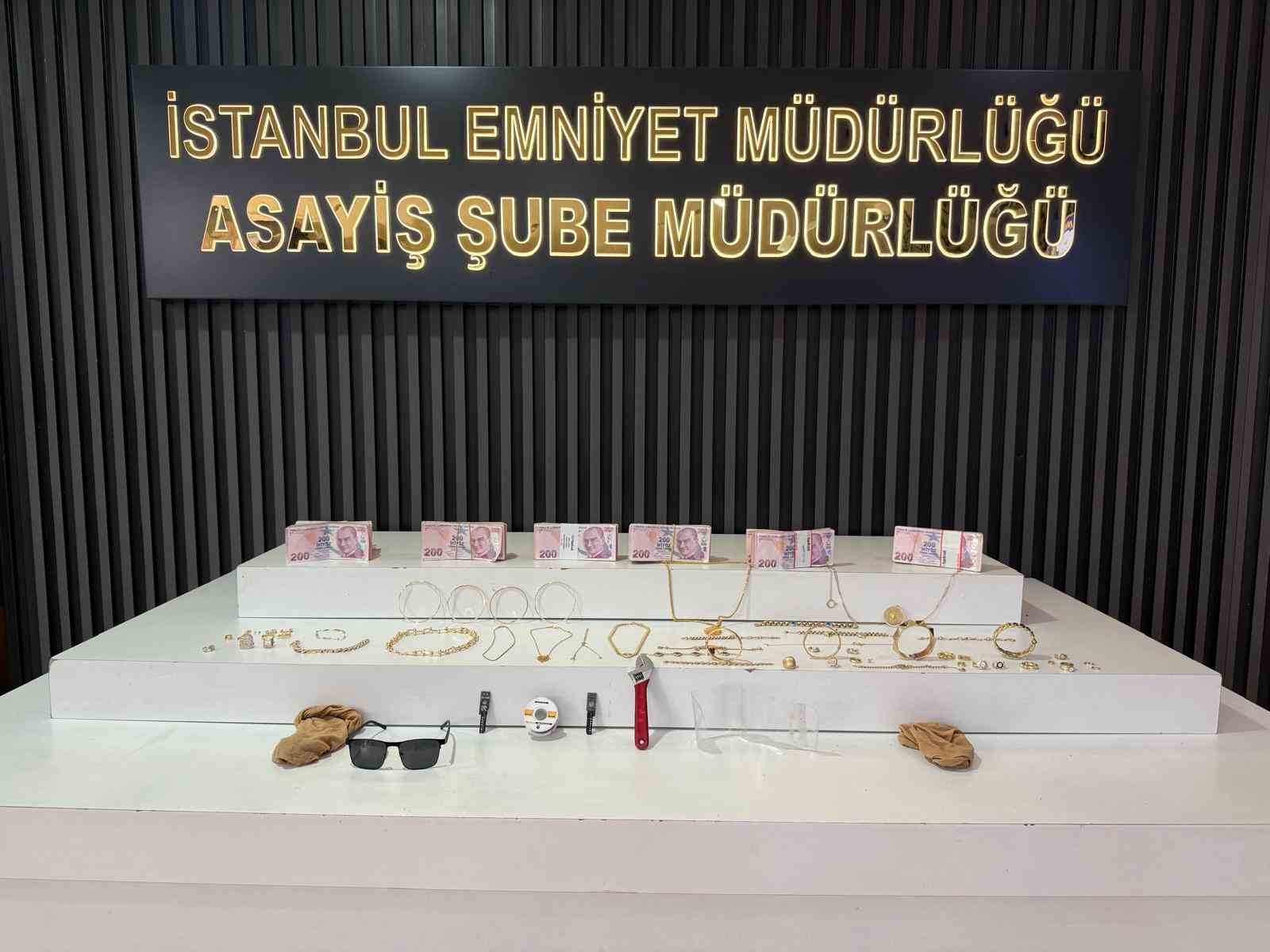 istanbul-da-suc-makinesi-kadinlarin-uzerinden-1-milyonluk-ziynet-esyasi-cikti-takside-yakalandilar