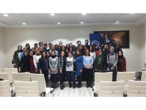 Uşak Üniversitesinde "Hayatıma Ses Ver" Konferans Düzenlendi
