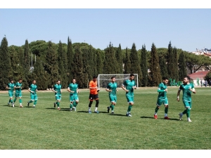 Salihli Evinde Çiğli’yle Oynuyor