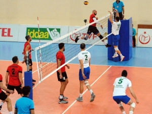 Efeler Galibiyetle Başladı