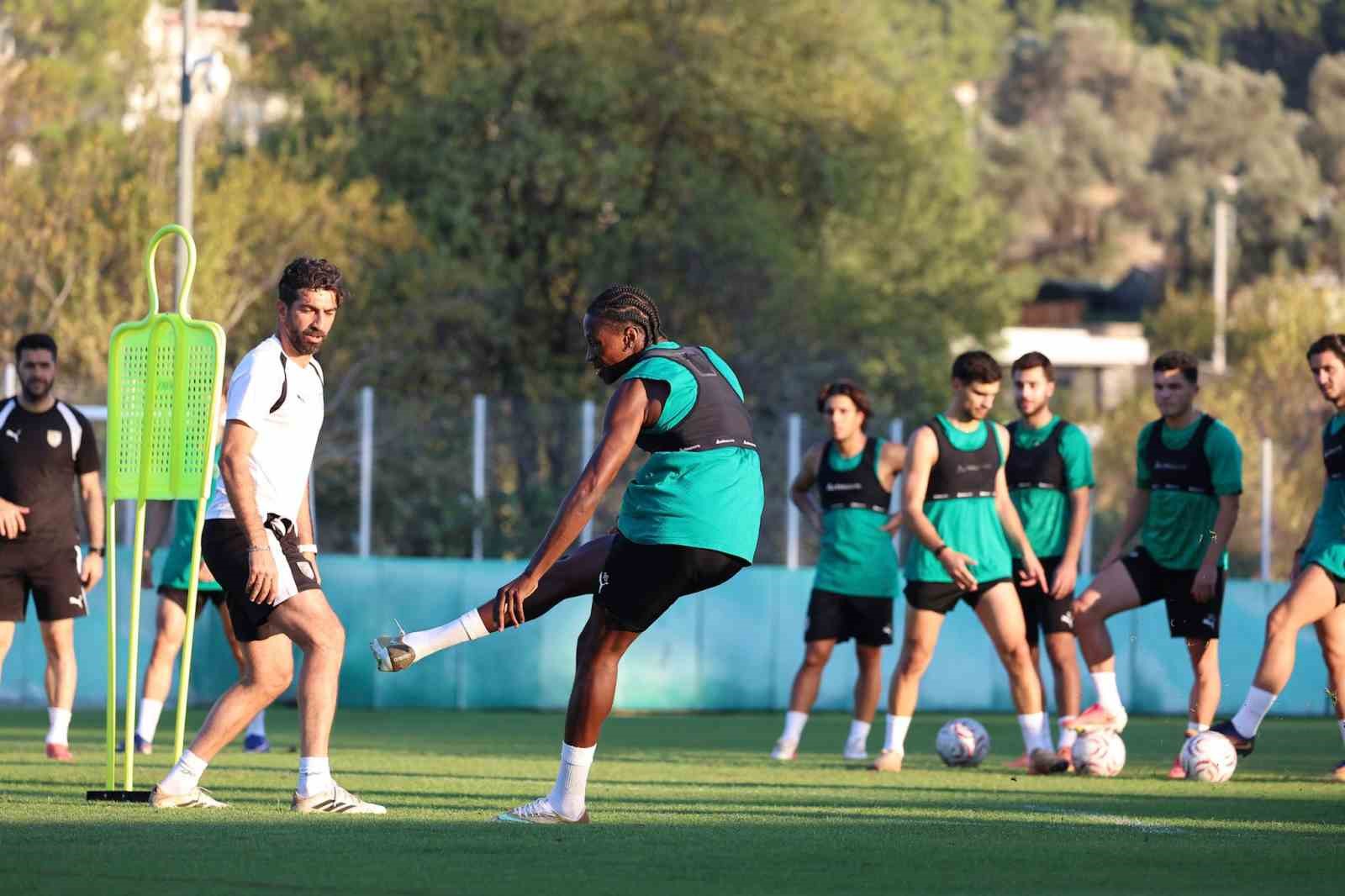 bodrum-fk-teknik-direktoru-burhan-eser-sabirli-olmamiz-ve-desteklememiz-gerekiyor