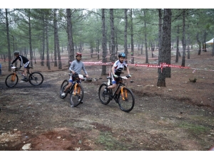 Zorlu Parkurda Renkli Görüntüler