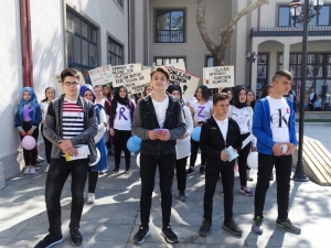 Havran’da Liseliler Kansere Dikkat Çekmek İçin Yürüdü