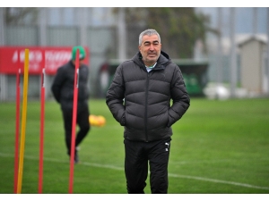 Bursaspor, Teknik Direktör Samet Aybaba İle Yollarını Ayırdı.