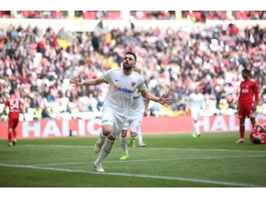 Hasan Hüseyin Acar İlk Golünü Attı