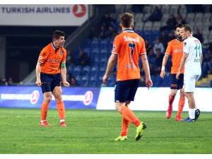 Emre Formasını Yırttı