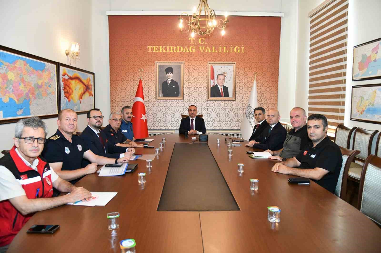 orman-yanginlarina-karsi-kritik-toplanti-tedbirler-masaya-yatirildi