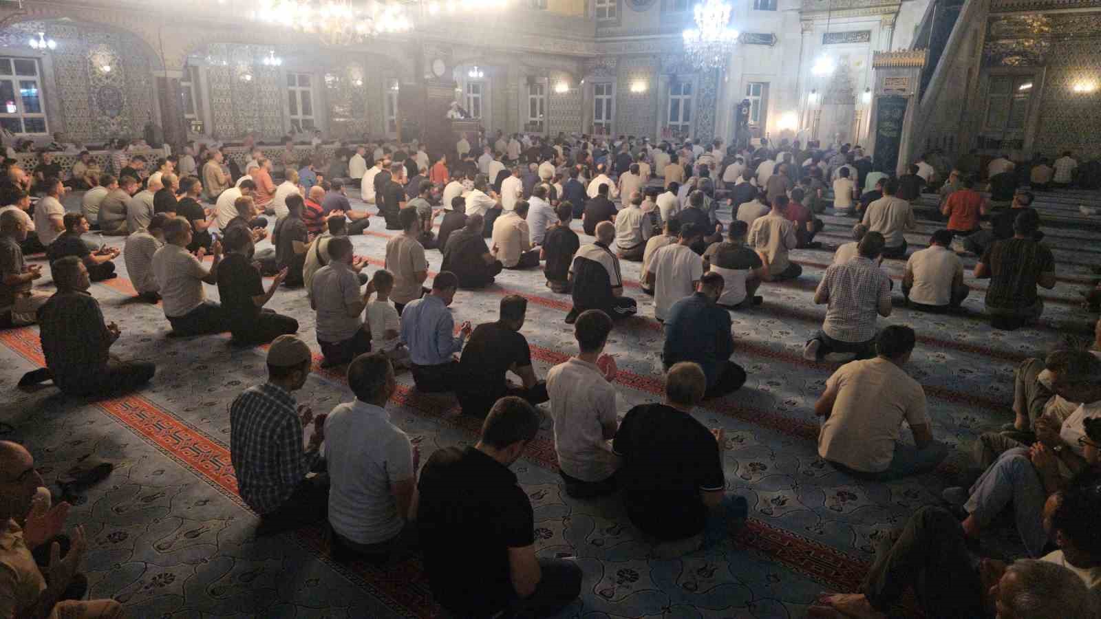 mevlid-kandili-nde-camiler-doldu-tasti