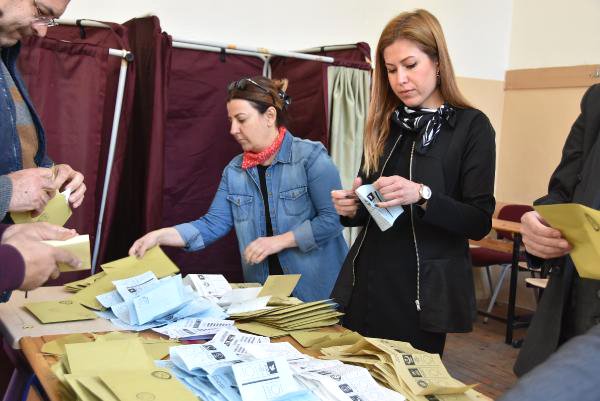 İstanbul'daki Geçersiz Oy Sayımında Son Durum: 39 İlçede Kime Kaç Oy Yazıldı?