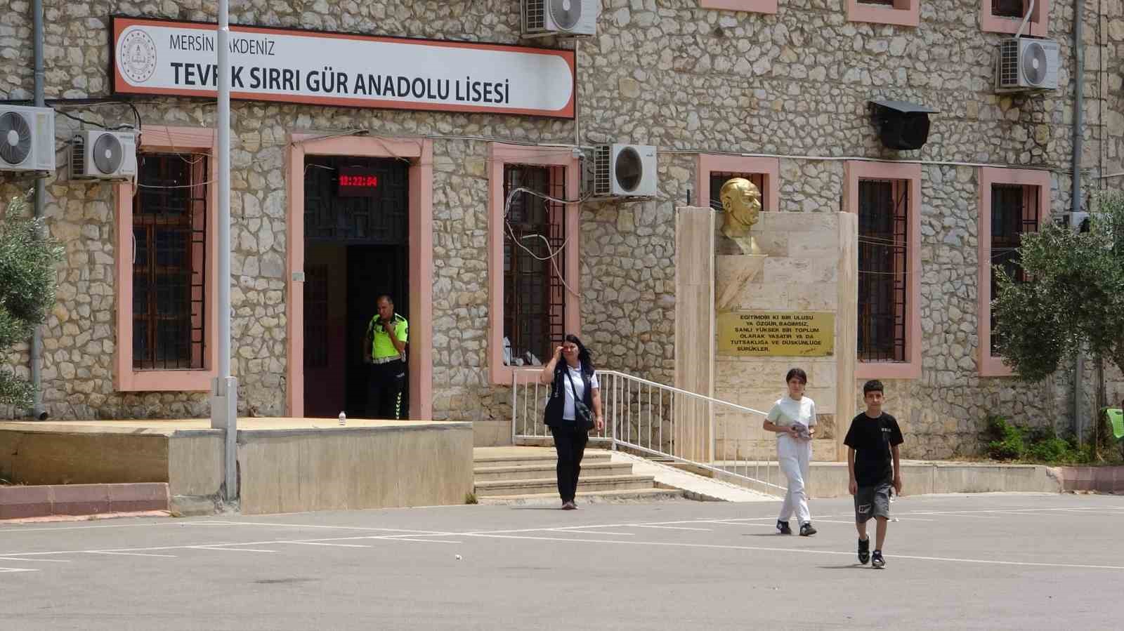mersin-de-lgs-sona-erdi-ogrenciler-sinavi-degerlendirdi