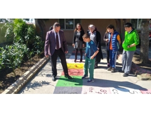 Oyun Oynayarak İngilizce Öğreniyorlar