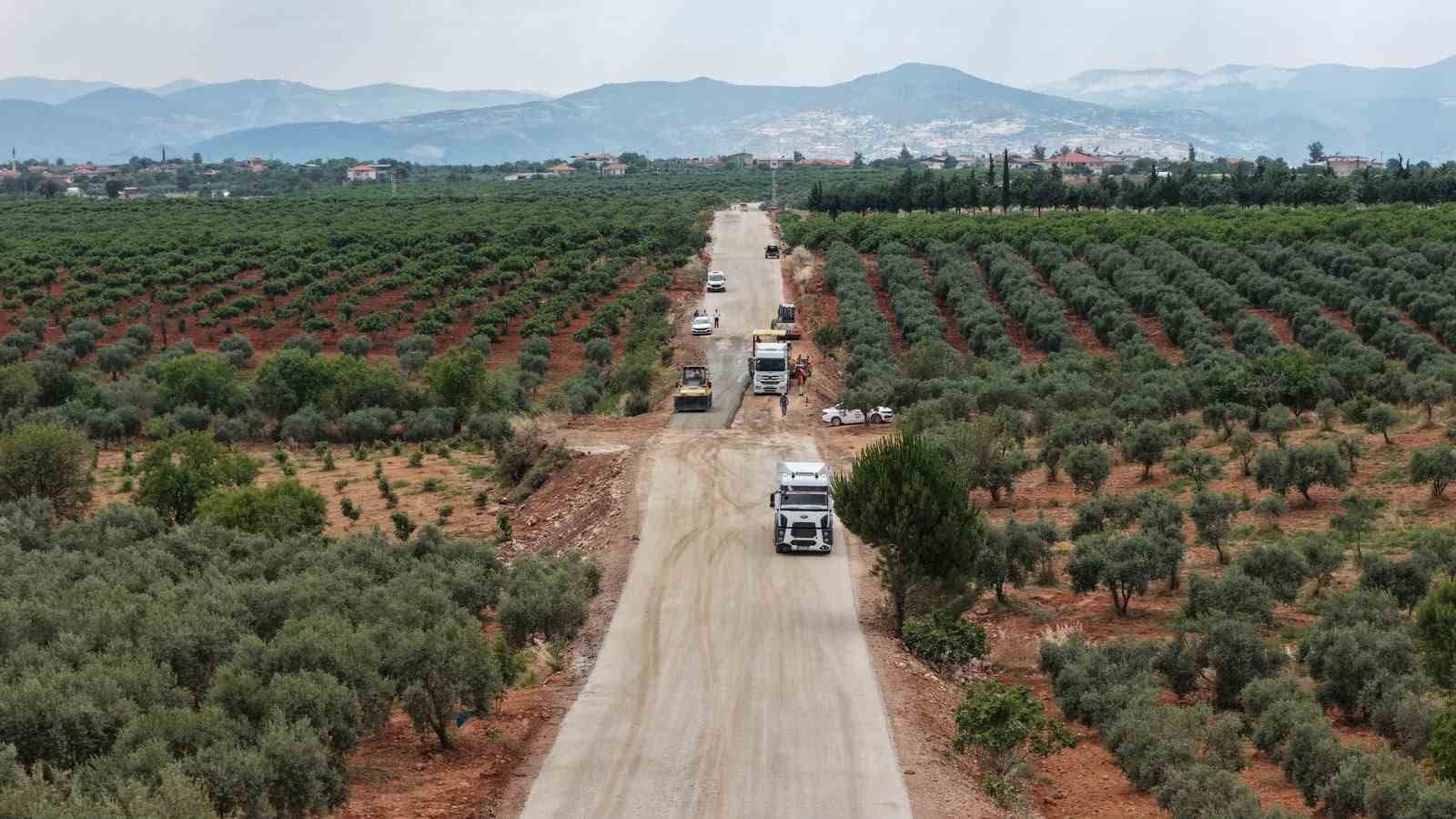 karacasu-da-20-kilometrelik-yolda-sathi-kaplama-calismalari-basladi