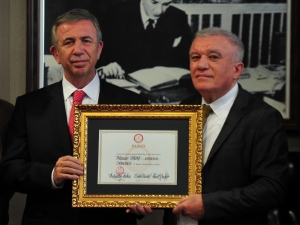 Ankara Büyükşehir Belediye Başkanı Seçilen Mansur Yavaş, Mazbatasını Aldı.