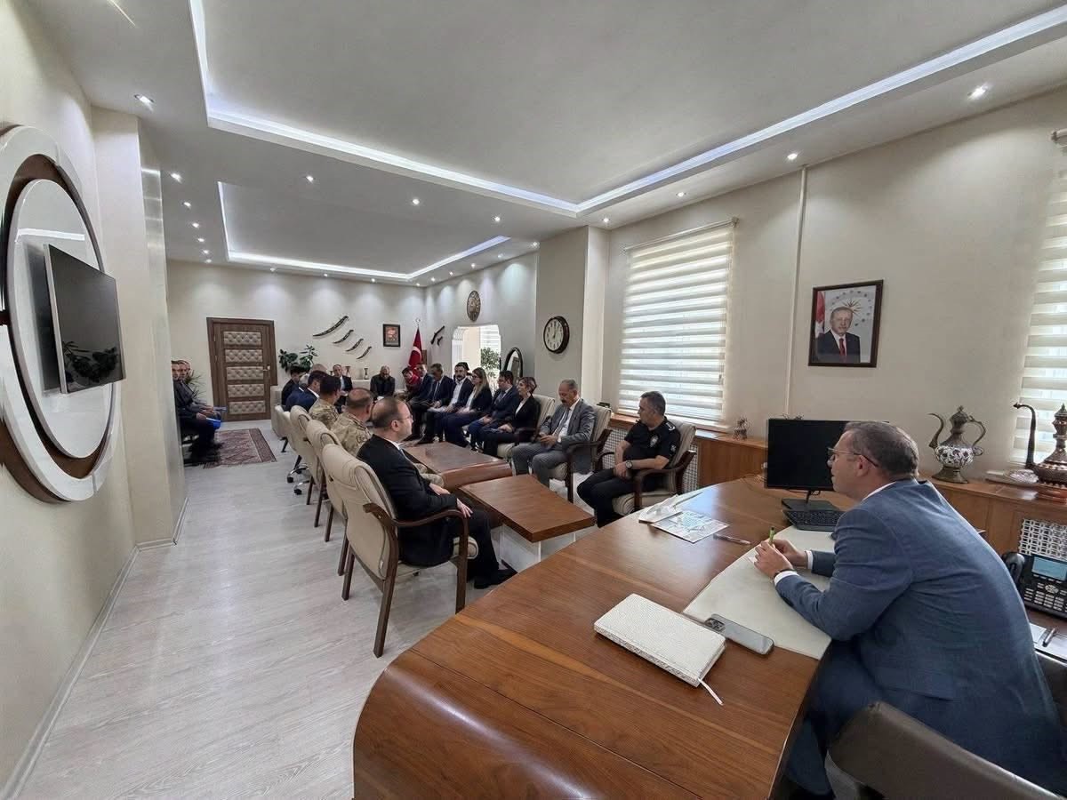 kars-valisi-polat-arpacay-da-kurum-yoneticileriyle-bir-araya-geldi