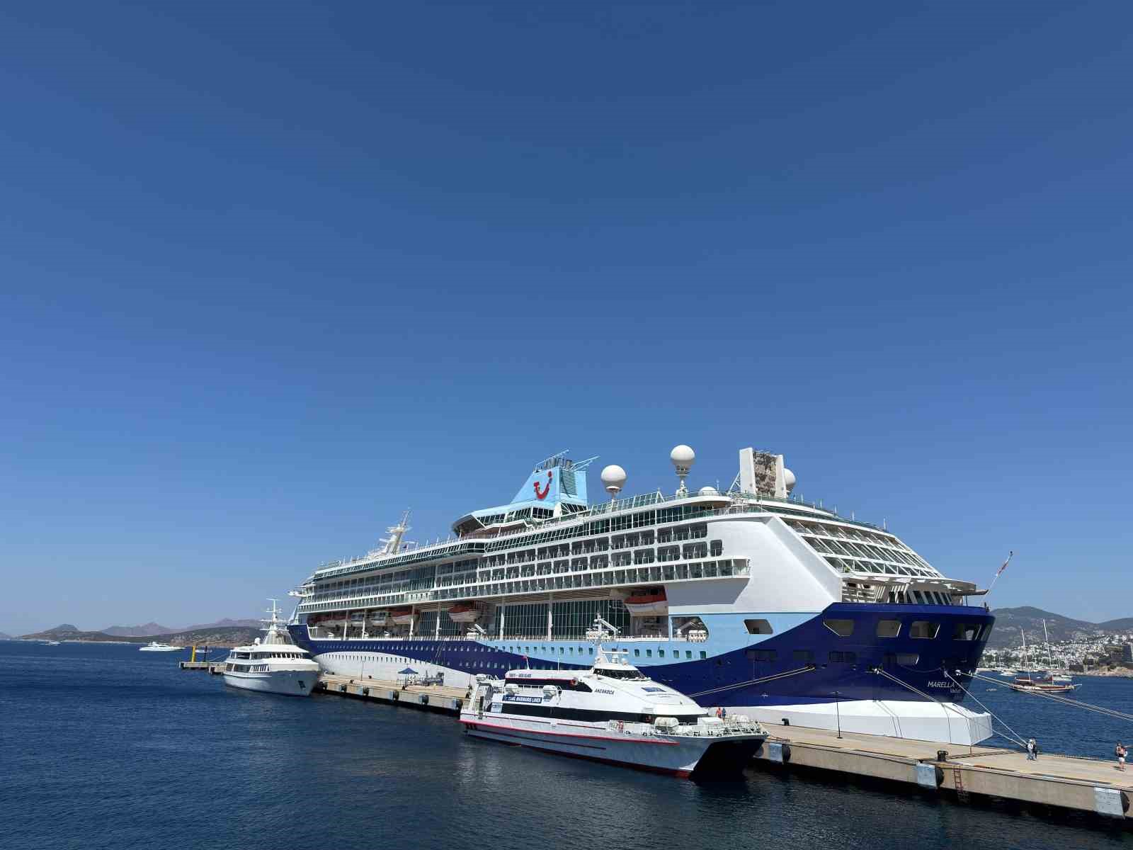 bodrum-a-turist-akini-deniz-yoluyla-1760-turist-geldi