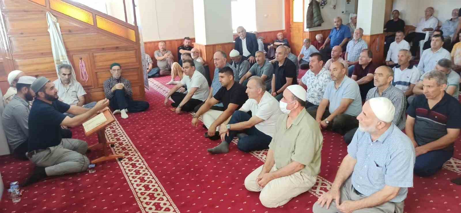 vatandaslar-kur-an-i-kerim-tilavetinde-bir-araya-geldi