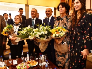 Aziz Kocaoğlu, Koltuğu Tunç Soyer’e Devretti